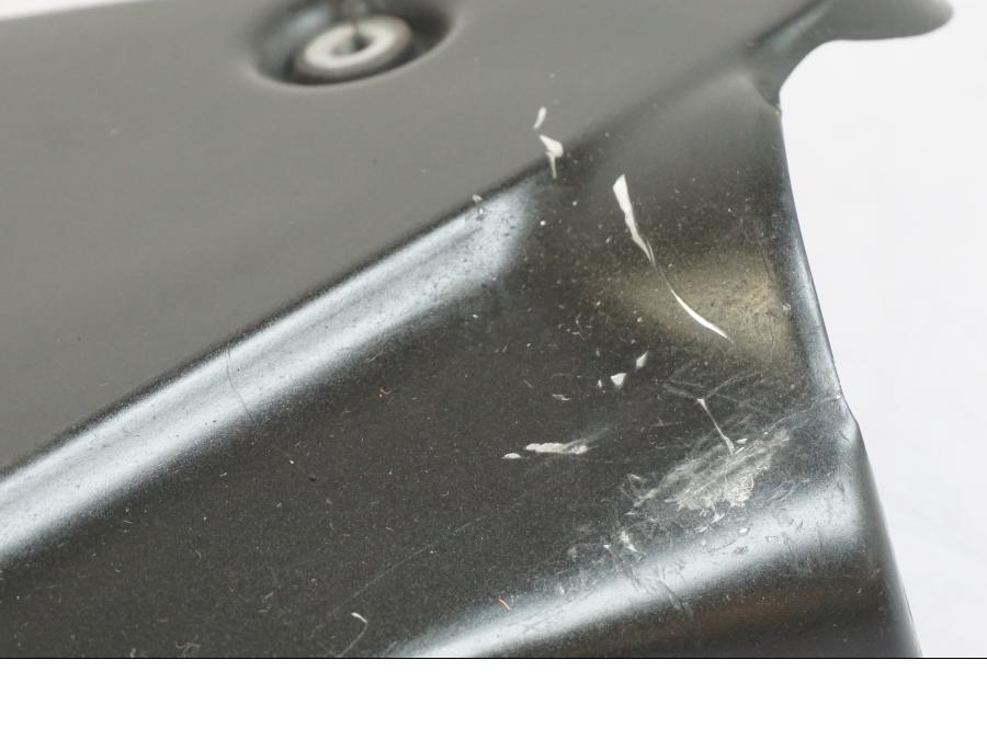 Snett nerifrån på Värmeskydd från en Kawasaki ZX-10R -2008 motorcykel.