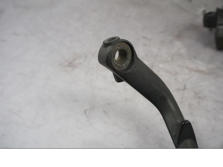 Vänster sida på Passagerarhandtag från en Triumph Tiger Explorer -2016 motorcykel.