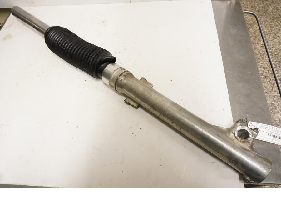 Framsidan på Gaffelben från en Honda XL 600 V -1987 motorcykel.