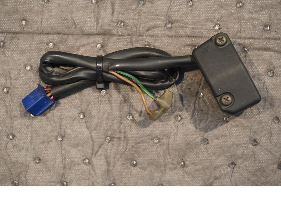 Baksidan på Styrelreglage från en Yamaha FJR 1300 -2004 motorcykel.