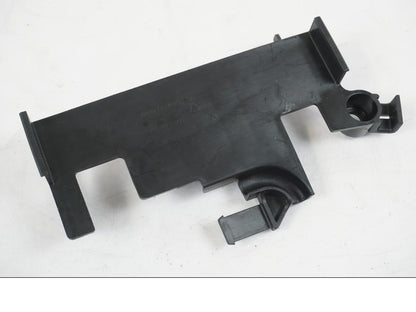 Framsidan på Batterihållare från en KTM 1290 Super Duke R EVO -2023 motorcykel.