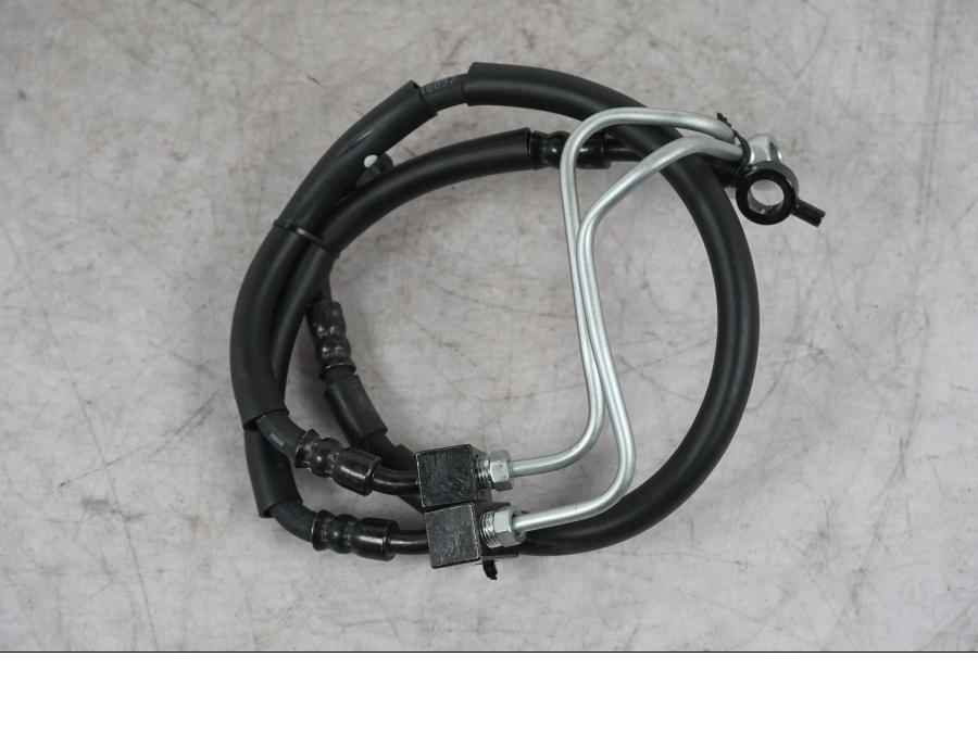 Framsidan på Bromsledning från en Yamaha MT-09 -2024 motorcykel.