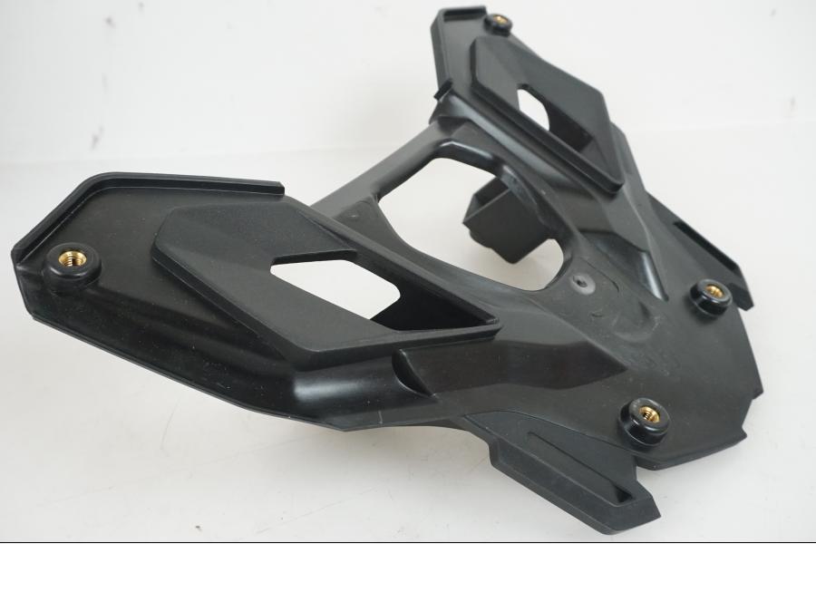 Baksidan på Pakethållare från en BMW R 1250 GS -2022 motorcykel.