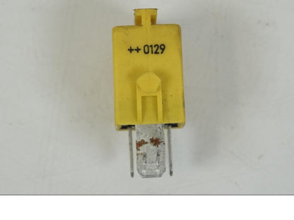 Vänster sida på Relä från en BMW F 650 CS -2002 motorcykel.