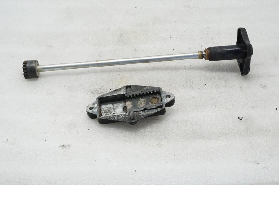 Baksidan på Styrdämpare från en BMW R 90 -1975 motorcykel.