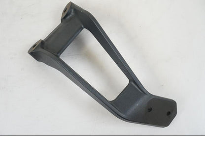 Framsidan på Fotpinnefäste från en KTM 1290 Super Duke R -2015 motorcykel.