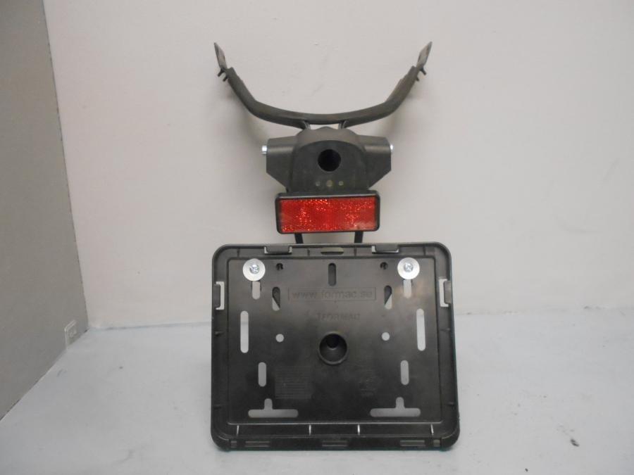 Framsidan på Skylthållare från en Triumph Daytona 675 -2008 motorcykel.