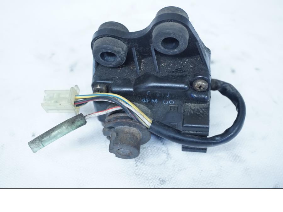 Framsidan på Avgasspjällmotor från en Yamaha YZF 1000 R -1997 motorcykel.