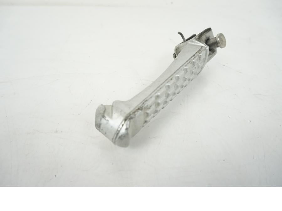 Höger sida på Fotpinne från en Triumph Speed Triple -2009 motorcykel.