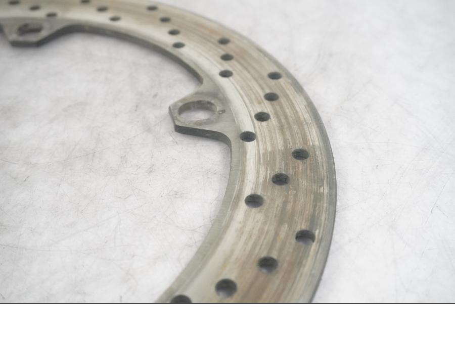 Vänster sida på Bromsskiva från en BMW R 1100 S -1999 motorcykel.
