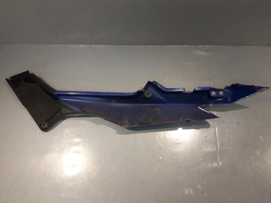 Baksidan på Bakvinge från en Honda CBR 125 R -2008 motorcykel.