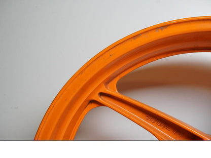 Extrabild5 på Fälg från en Honda CBR 125 R -2011 motorcykel.