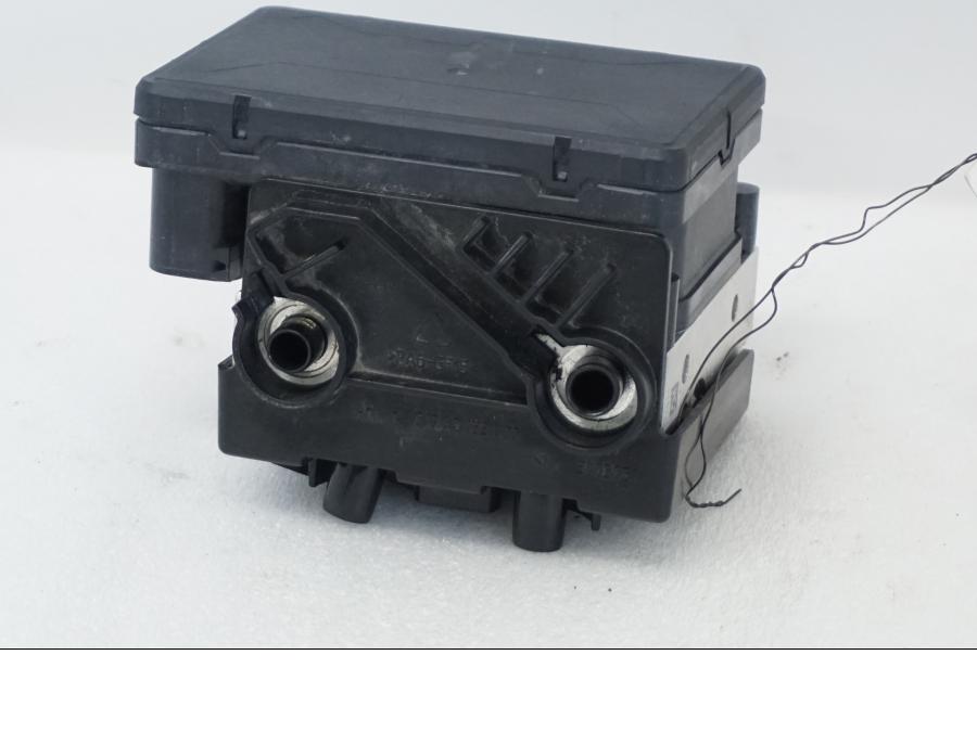 Höger sida på ABS Modulator från en KTM 1290 Super Adventure R -2021 motorcykel.