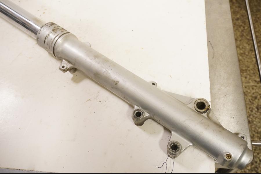 Baksidan på Gaffelben från en Yamaha XTZ 750 -1989 motorcykel.