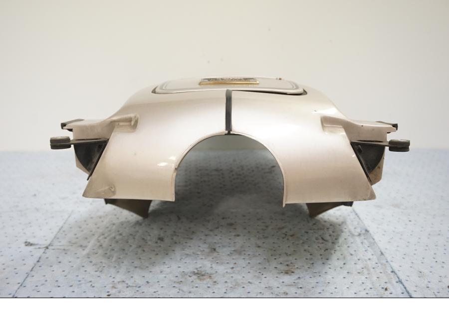 Snett uppifrån på Bensintankskåpa från en Honda GL 1200 -1987 motorcykel.