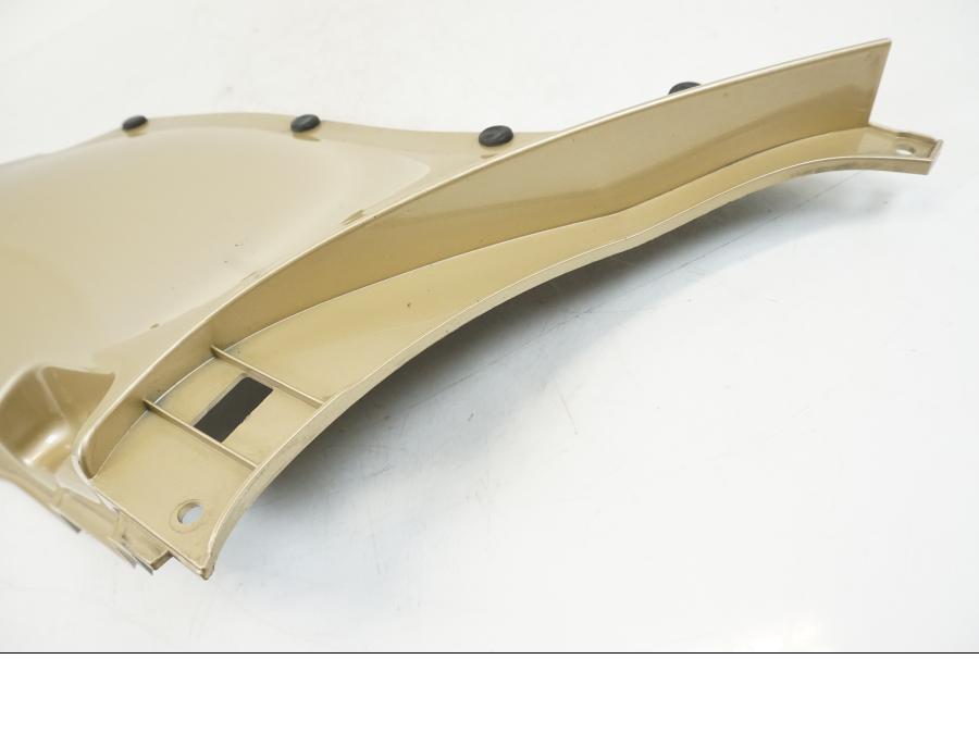 Snett uppifrån på Sidopanel från en BMW K 1200 LT -2004 motorcykel.