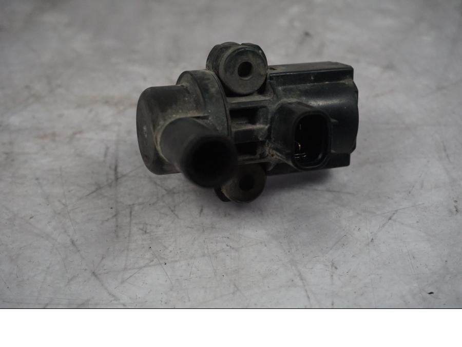 Höger sida på Second Air från en Triumph Tiger Explorer -2016 motorcykel.