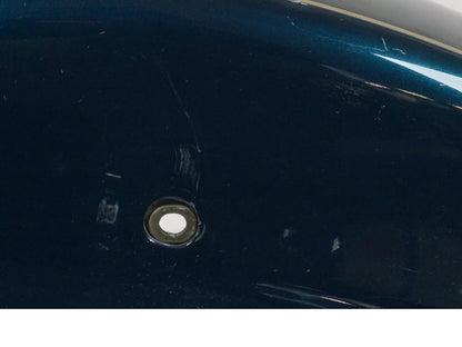 Vänster sida på <p>Bakskärm från Suzuki VZ 800 1997.</p>

<p>Med invändigt stag, mindre lackskador, repor och en spricka höger fram se bilder.</p> motorcykel.