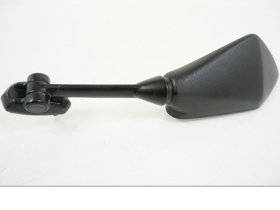 Snett nerifrån på Backspegel från en Kawasaki ER-6F -2016 motorcykel.