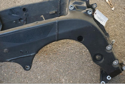 Höger sida på Ram från en Yamaha YZF 1000 R1 -2007 motorcykel.