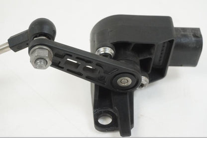 Snett nerifrån på Nivåsensor från en BMW S 1000 R -2019 motorcykel.