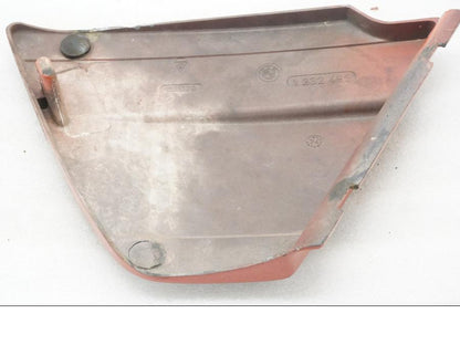Baksidan på Sidopanel från en BMW R 90 -1975 motorcykel.