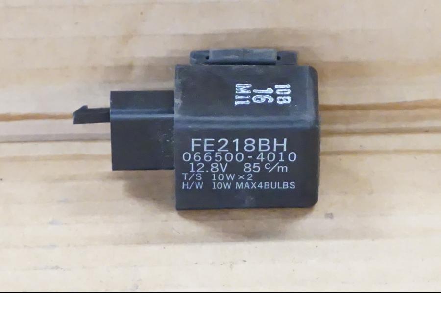 Framsidan på Blinkersrelä från en Yamaha MT-09 Tracer -2019 motorcykel.