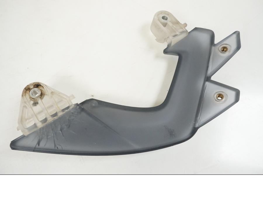 Vänster sida på Vindrutefäste från en BMW F 650 CS -2002 motorcykel.