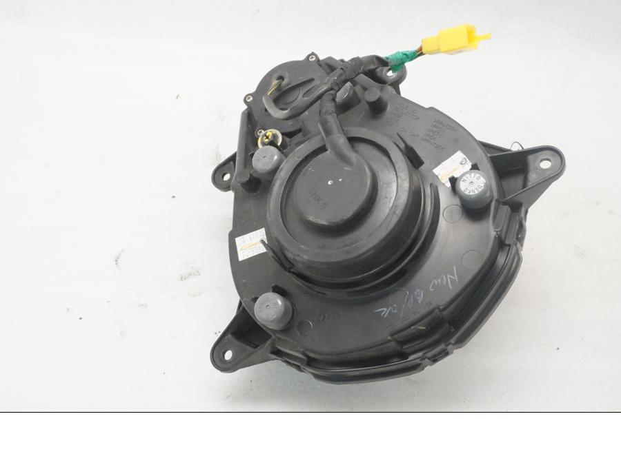 Baksidan på Strålkastare från en KTM 125 Duke -2015 motorcykel.