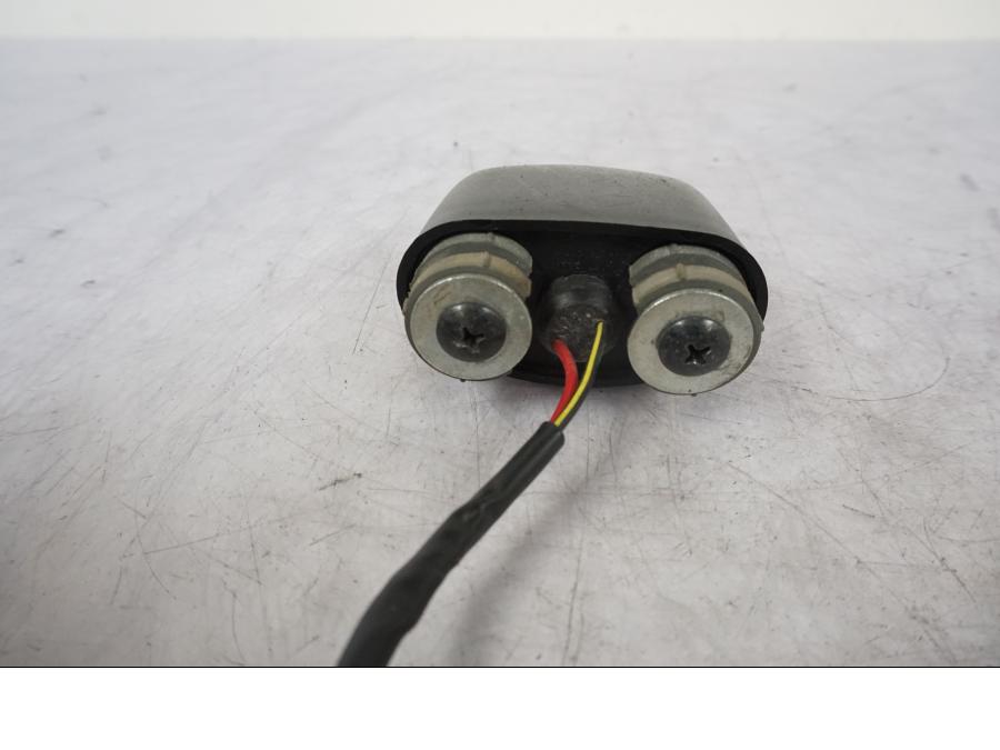 Snett nerifrån på Skyltbelysning från en Kawasaki Z 800 -2014 motorcykel.