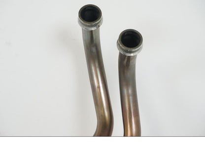 Snett nerifrån på Avgassystem från en Yamaha MT-07 Tracer -2016 motorcykel.