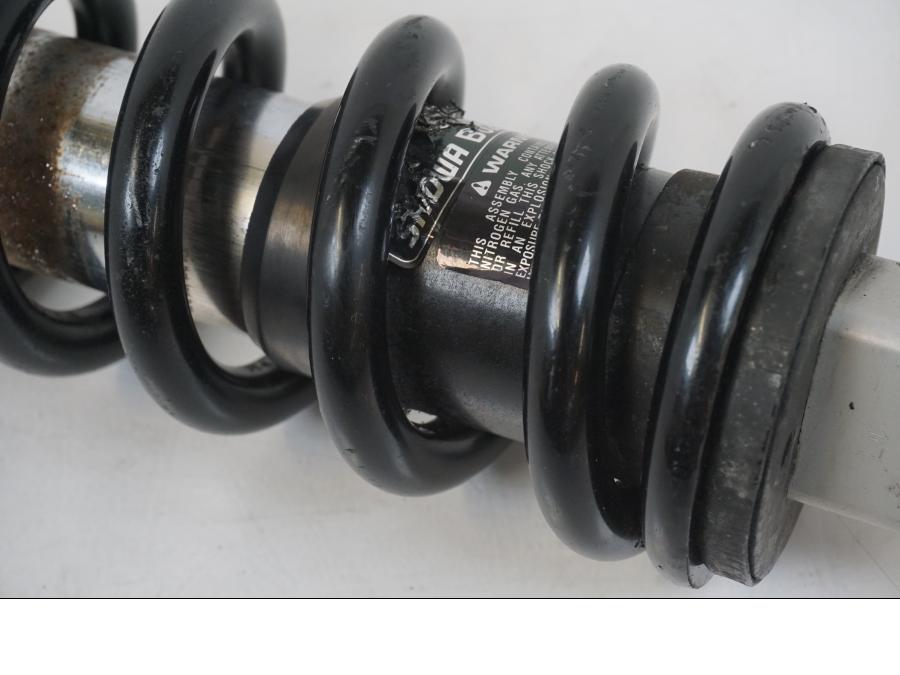 Höger sida på Stötdämpare från en BMW F 650 CS -2002 motorcykel.