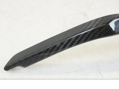 Snett uppifrån på Tankkåpa från en Triumph Speed Triple -2021 motorcykel.