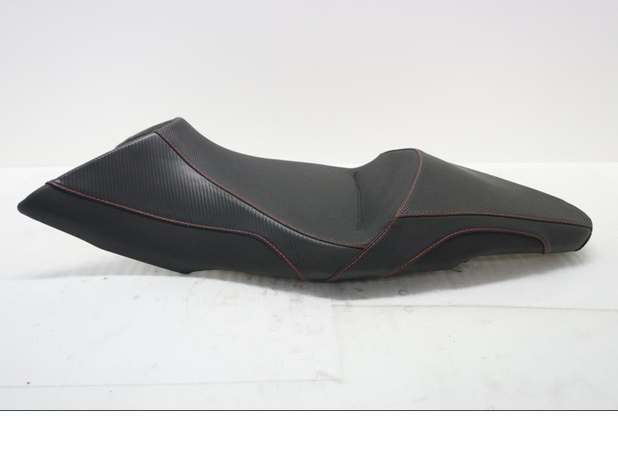 Baksidan på Sadel från en Aprilia SL 750 Shiver -2008 motorcykel.