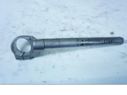 Framsidan på Styre från en Honda VFR 750 -1992 motorcykel.