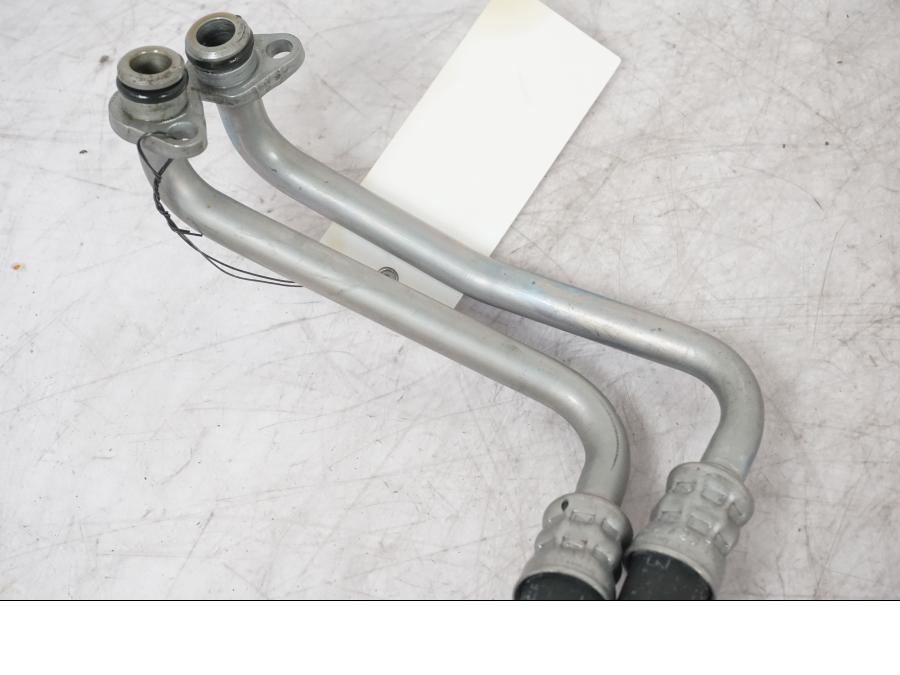 Extrabild2 på Oljekylrör från en BMW K 1600 GTL -2015 motorcykel.