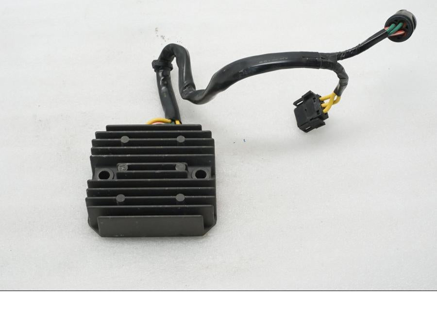 Framsidan på Likriktare från en BMW F 800 R -2011 motorcykel.