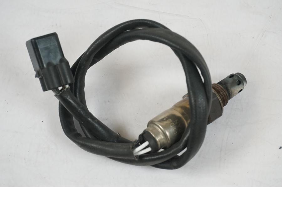 Snett uppifrån på Lambdasond från en KTM 1290 Super Duke R -2018 motorcykel.