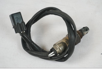 Snett uppifrån på Lambdasond från en KTM 1290 Super Duke R -2018 motorcykel.