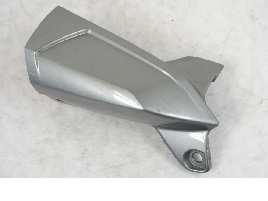 Framsidan på Toppkåpa från en Triumph Tiger Explorer -2013 motorcykel.