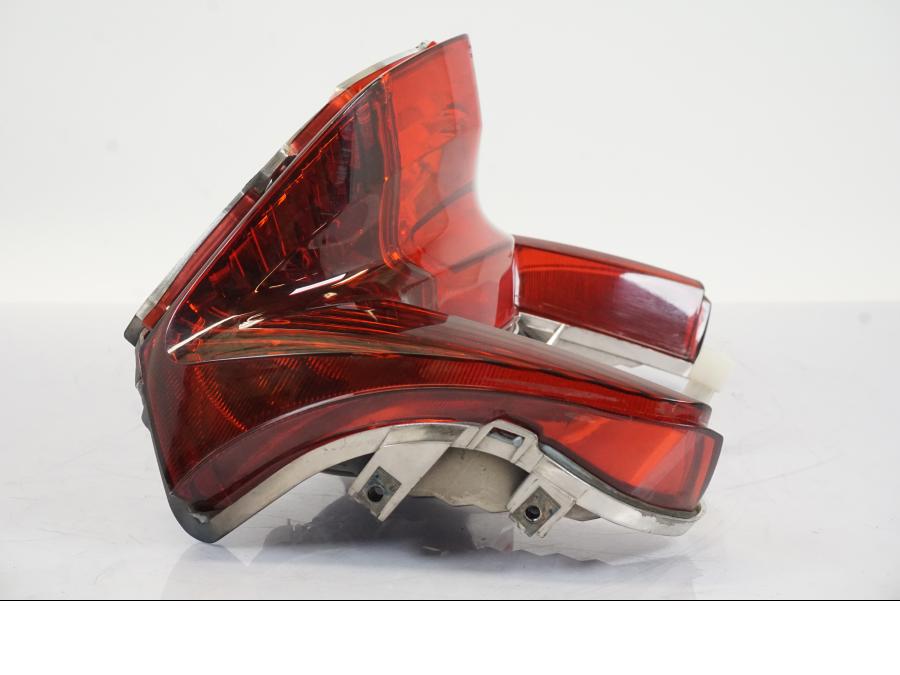 Snett uppifrån på Baklampa från en Honda NT 700 -2008 motorcykel.