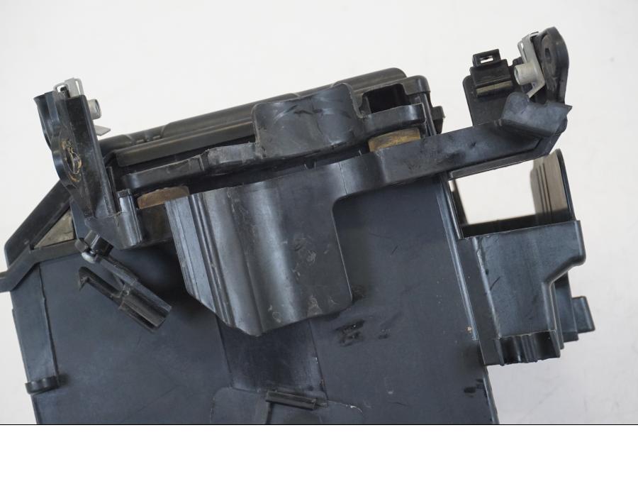 Snett uppifrån på Batterihållare från en BMW R 1250 GS -2019 motorcykel.