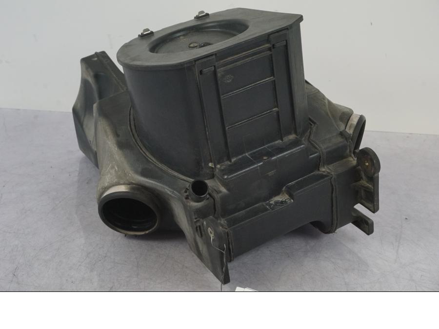 Baksidan på Luftburk från en BMW R 1100 GS -1998 motorcykel.