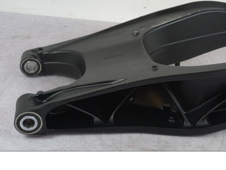 Extrabild2 på Sving från en KTM 1290 Super Adventure S -2022 motorcykel.