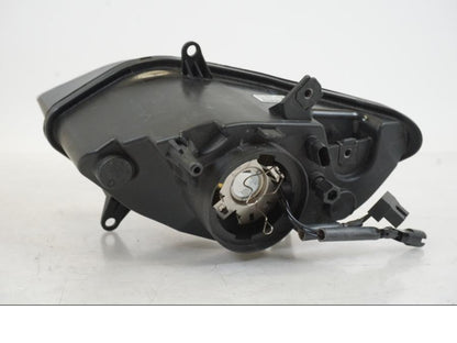 Snett uppifrån på Strålkastare från en BMW R 1200 RS -2014 motorcykel.