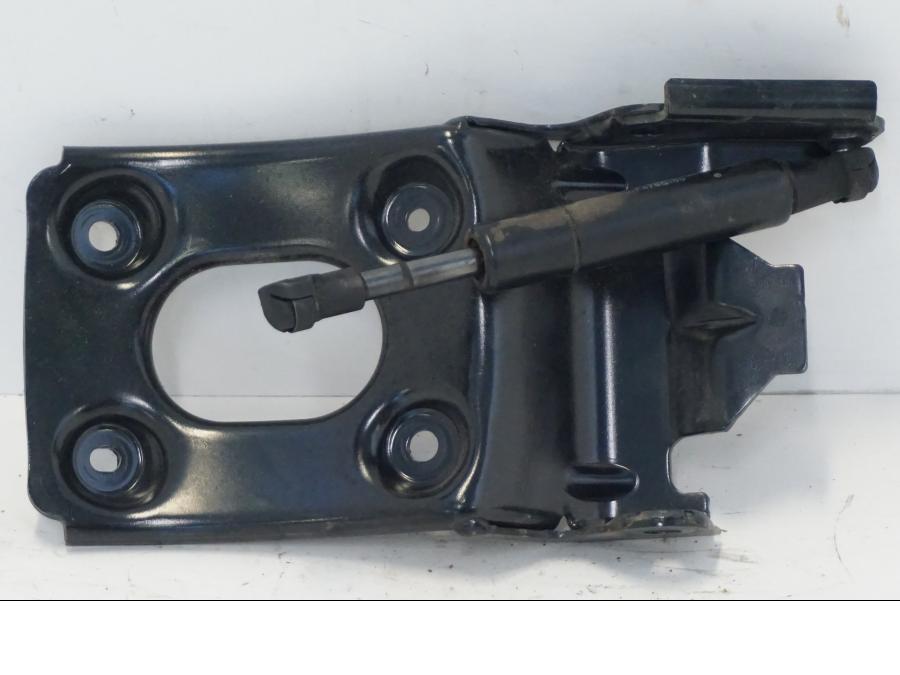 Framsidan på Sadelfäste från en Yamaha X-Max 250 -2016 scooter.