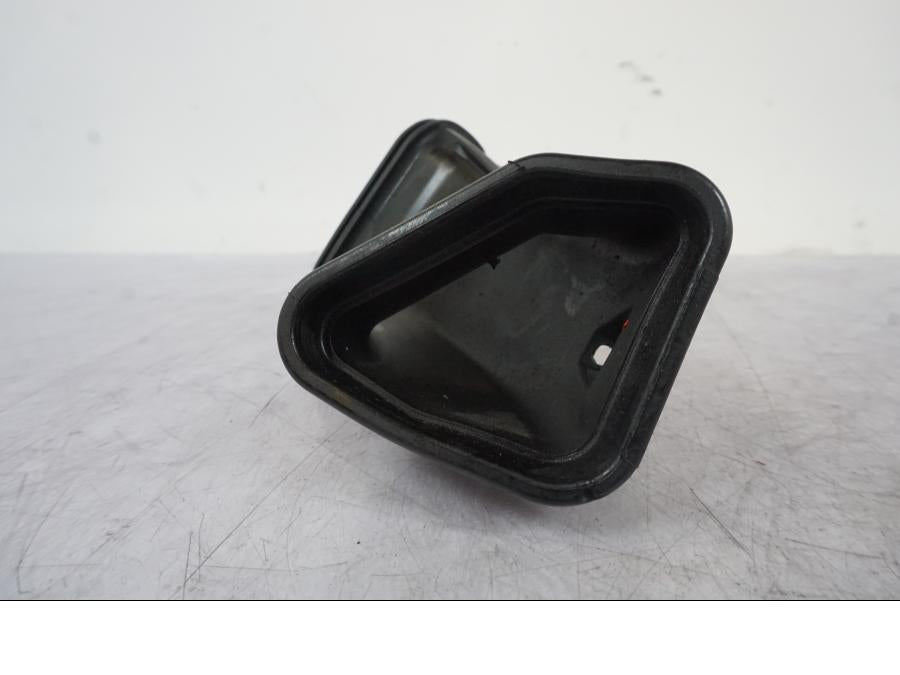 Höger sida på Luftintag från en KTM 1290 Super Duke R -2021 motorcykel.