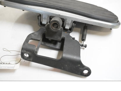 Höger sida på Fotplatta från en Kawasaki VN 1700 Classic Tourer -2009 motorcykel.