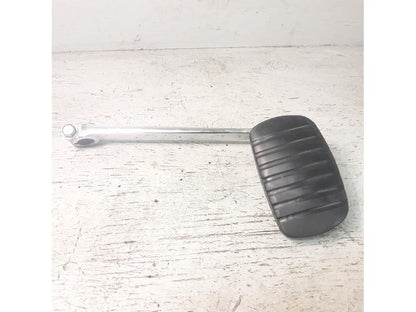 Framsidan på Bromspedal från en Kawasaki VN 900 -2007 motorcykel.