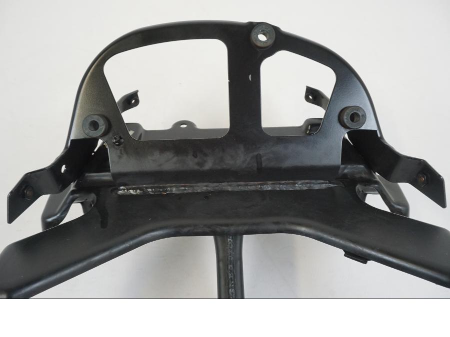 Höger sida på Toppkåpstag från en BMW F 650 CS -2002 motorcykel.